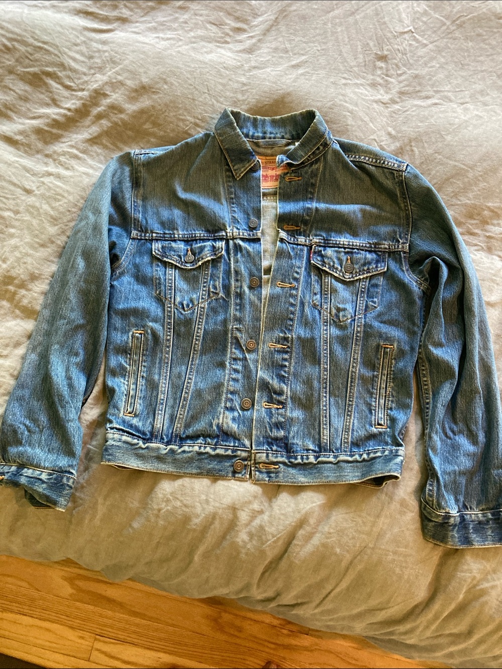 Classic Levi’s Blue Denim Jacket - Men - Picture 1 of 6